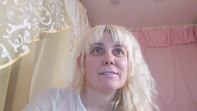 SunnySylvia online show from 01.07.25