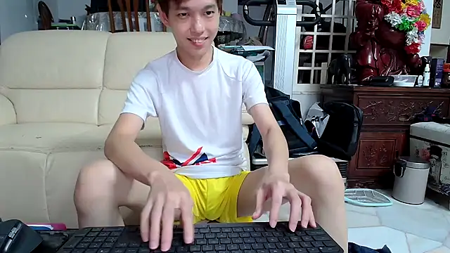 Snapshot of andrewooi chatting on 12.08.24 andrewooi online show from 12.08.24