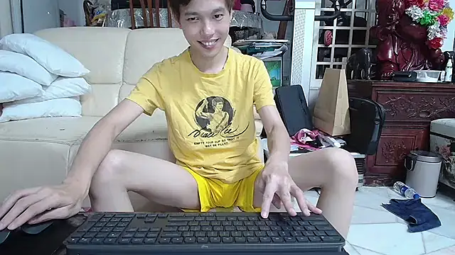 Snapshot of andrewooi chatting on 12.22.24 andrewooi online show from 12.22.24