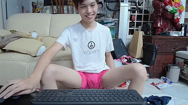 Snapshot of andrewooi chatting on 12.23.24 andrewooi online show from 12.23.24