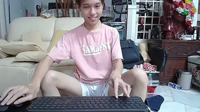 Snapshot of andrewooi chatting on 12.28.24 andrewooi online show from 12.28.24