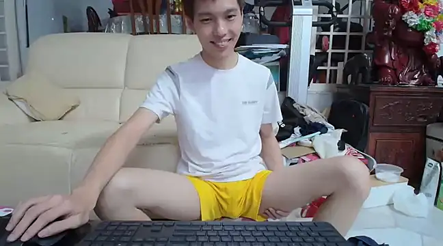 Snapshot of andrewooi chatting on 02.17.25 andrewooi online show from 02.17.25