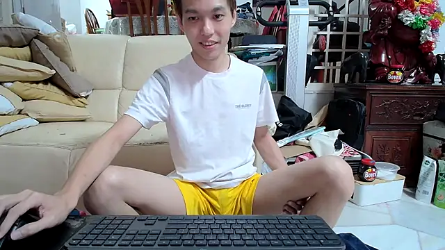 Snapshot of andrewooi chatting on 02.19.25 andrewooi online show from 02.19.25