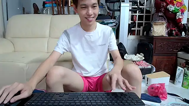 Snapshot of andrewooi chatting on 03.01.25 andrewooi online show from 03.01.25