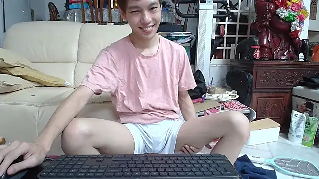 Snapshot of andrewooi chatting on 03.03.25 andrewooi online show from 03.03.25