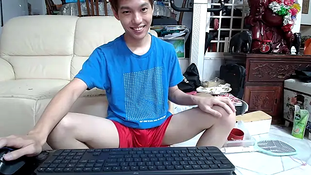 Snapshot of andrewooi chatting on 03.05.25 andrewooi online show from 03.05.25