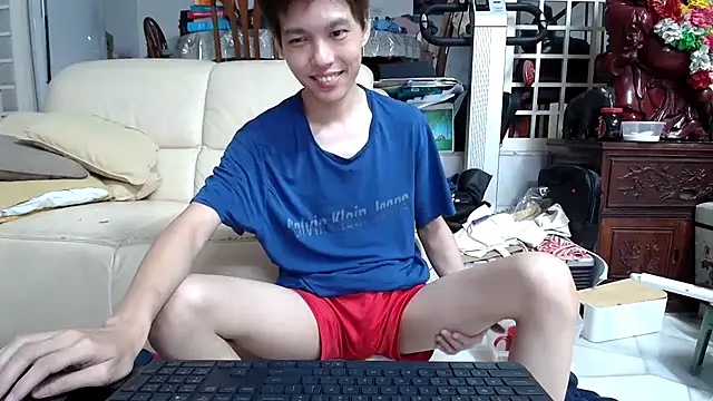 Snapshot of andrewooi chatting on 03.19.25 andrewooi online show from 03.19.25