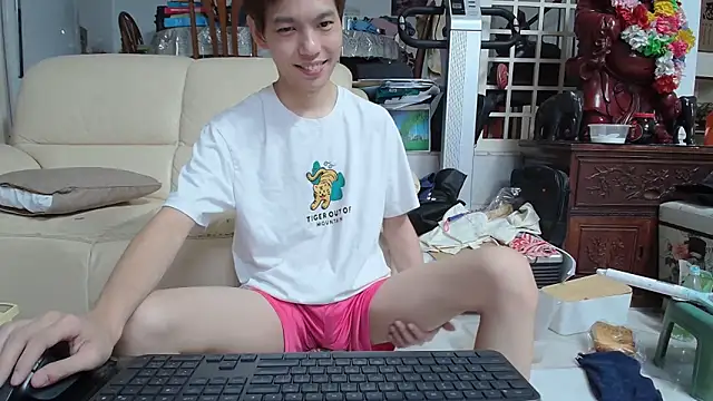 Snapshot of andrewooi chatting on 03.20.25 andrewooi online show from 03.20.25