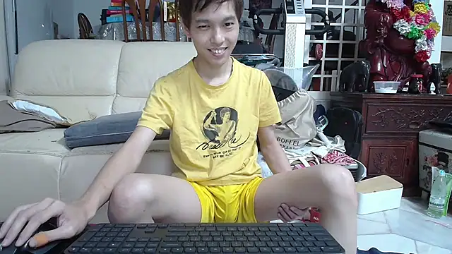 Snapshot of andrewooi chatting on 03.23.25 andrewooi online show from 03.23.25