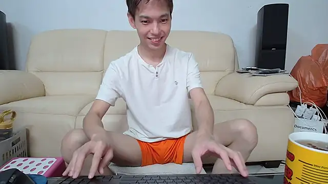 Snapshot of andrewooi chatting on 09.25.25 andrewooi online show from 09.25.25