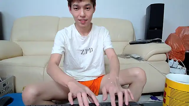 Snapshot of andrewooi chatting on 10.12.25 andrewooi online show from 10.12.25