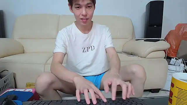 Snapshot of andrewooi chatting on 11.11.25 andrewooi online show from 11.11.25