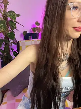 Trixie-Tainted online show from 01.20.25