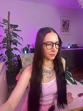 Trixie-Tainted online show from 02.28.25