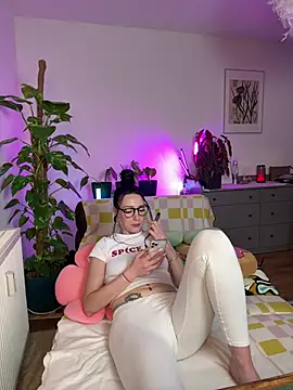 Trixie-Tainted online show from 03.15.25