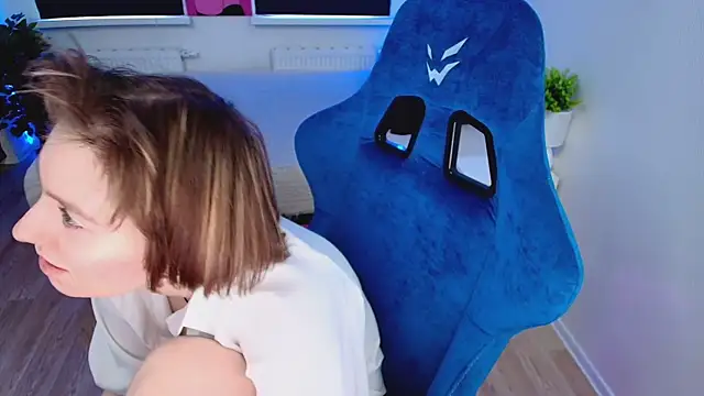 Snapshot of CranberryHot chatting on 03.12.25 CranberryHot online show from 03.12.25