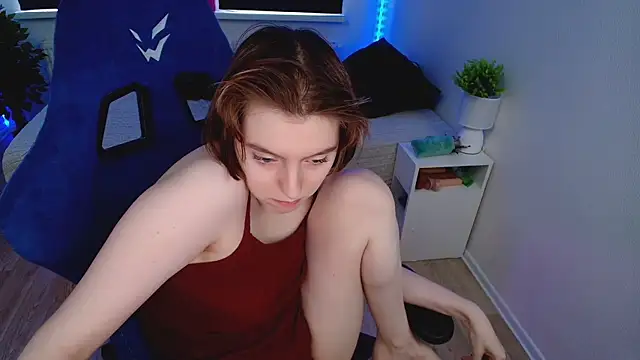 Snapshot of CranberryHot chatting on 03.18.25 CranberryHot online show from 03.18.25