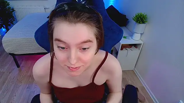 Snapshot of CranberryHot chatting on 03.19.25 CranberryHot online show from 03.19.25