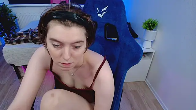 Snapshot of CranberryHot chatting on 03.21.25 CranberryHot online show from 03.21.25