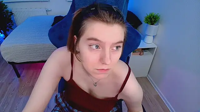 Snapshot of CranberryHot chatting on 03.22.25 CranberryHot online show from 03.22.25