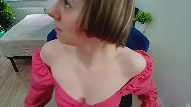 Snapshot of CranberryHot chatting on 09.10.25 CranberryHot online show from 09.10.25