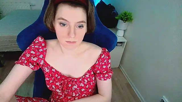 Snapshot of CranberryHot chatting on 09.11.25 CranberryHot online show from 09.11.25