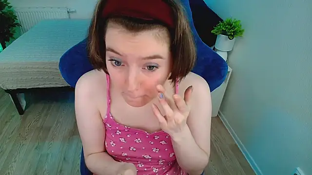 Snapshot of CranberryHot chatting on 09.12.25 CranberryHot online show from 09.12.25