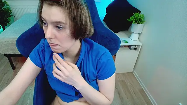 Snapshot of CranberryHot chatting on 09.15.25 CranberryHot online show from 09.15.25