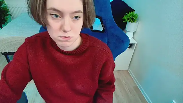 Snapshot of CranberryHot chatting on 09.19.25 CranberryHot online show from 09.19.25