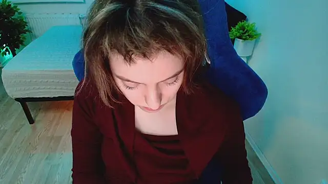 Snapshot of CranberryHot chatting on 09.24.25 CranberryHot online show from 09.24.25