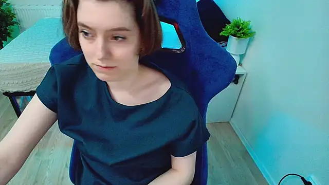 Snapshot of CranberryHot chatting on 09.27.25 CranberryHot online show from 09.27.25