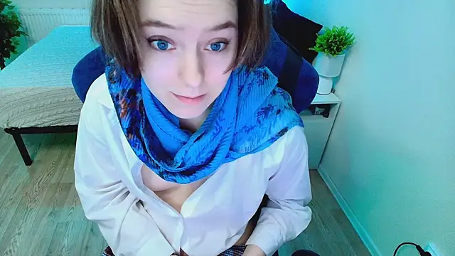 Snapshot of CranberryHot chatting on 09.29.25 CranberryHot online show from 09.29.25