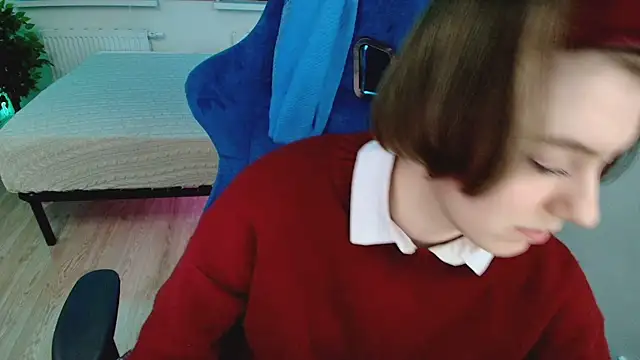 Snapshot of CranberryHot chatting on 09.30.25 CranberryHot online show from 09.30.25