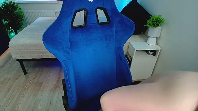 Snapshot of CranberryHot chatting on 10.01.25 CranberryHot online show from 10.01.25