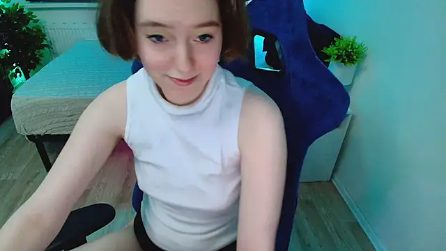 Snapshot of CranberryHot chatting on 10.10.25 CranberryHot online show from 10.10.25