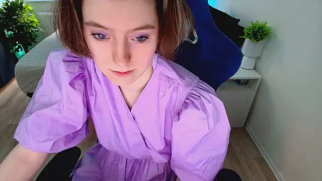 Snapshot of CranberryHot chatting on 10.12.25 CranberryHot online show from 10.12.25