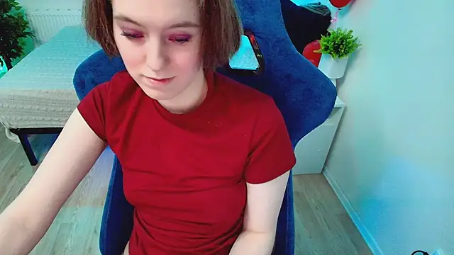 Snapshot of CranberryHot chatting on 10.16.25 CranberryHot online show from 10.16.25