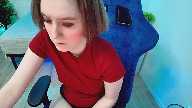 Snapshot of CranberryHot chatting on 10.18.25 CranberryHot online show from 10.18.25