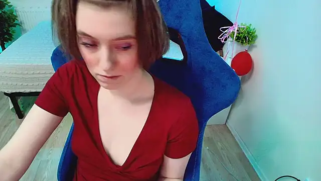 Snapshot of CranberryHot chatting on 10.19.25 CranberryHot online show from 10.19.25