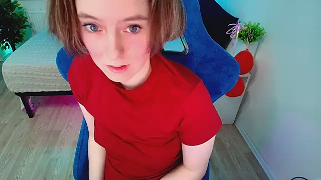 Snapshot of CranberryHot chatting on 10.20.25 CranberryHot online show from 10.20.25