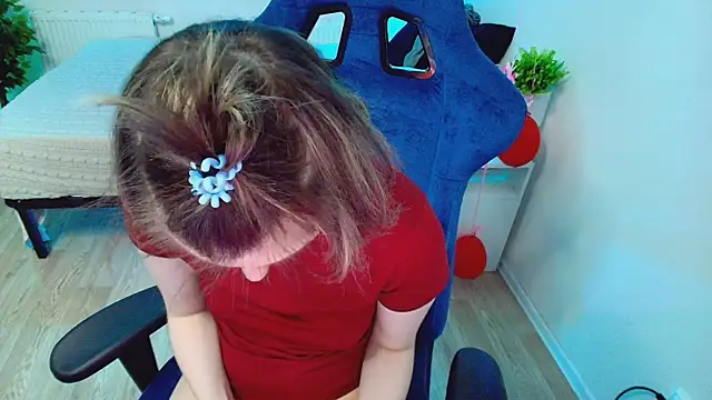 Snapshot of CranberryHot chatting on 10.21.25 CranberryHot online show from 10.21.25