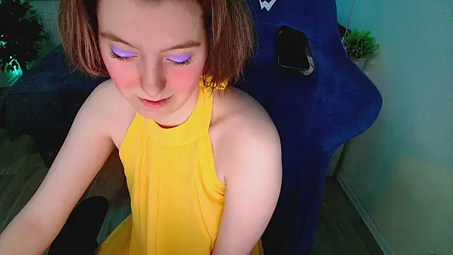 Snapshot of CranberryHot chatting on 10.23.25 CranberryHot online show from 10.23.25