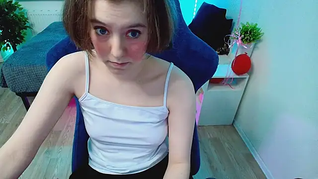 Snapshot of CranberryHot chatting on 10.28.25 CranberryHot online show from 10.28.25