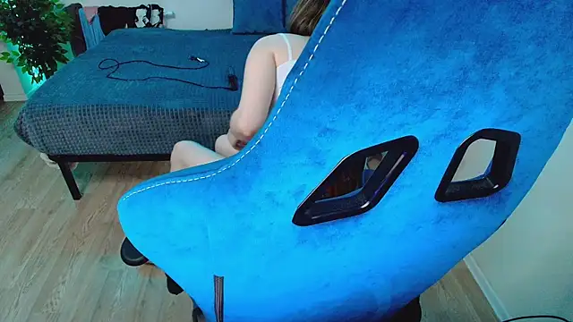 Snapshot of CranberryHot chatting on 11.16.25 CranberryHot online show from 11.16.25