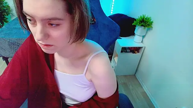 Snapshot of CranberryHot chatting on 11.24.25 CranberryHot online show from 11.24.25