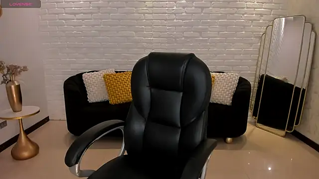 Snapshot of MorganHicks chatting on 11.07.25 MorganHicks online show from 11.07.25