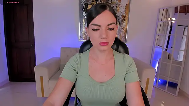 Snapshot of MorganHicks chatting on 11.25.25 MorganHicks online show from 11.25.25