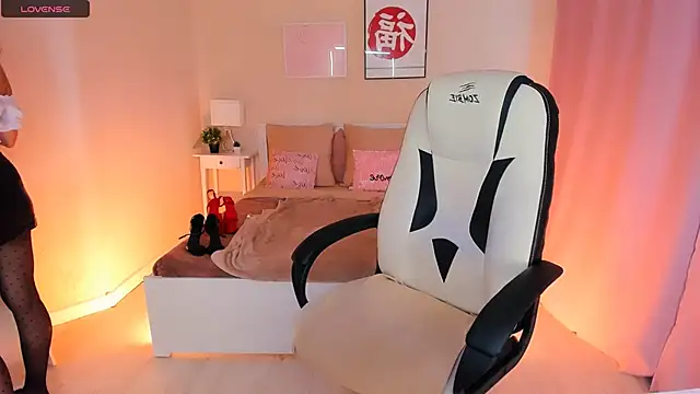 HelenaRegal online show from 09.14.25