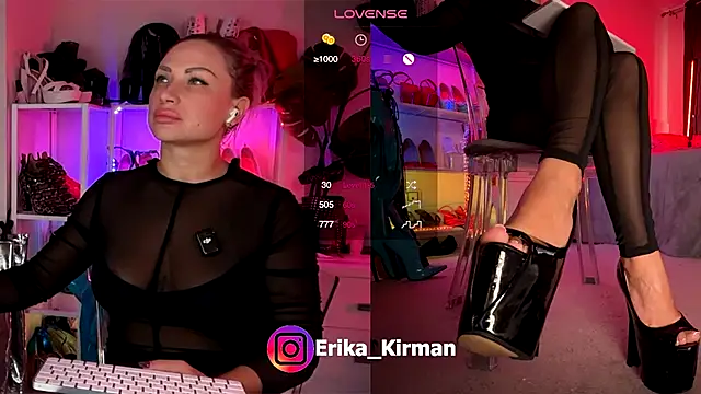 Snapshot of Erika_Kirman chatting on 10.26.25 Erika Kirman online show from 10.26.25