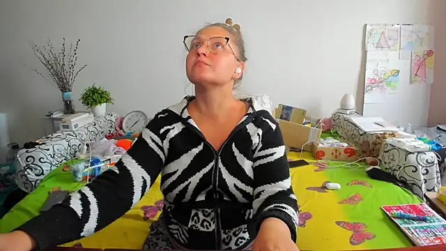 IamYourNarcotic online show from 10.26.25